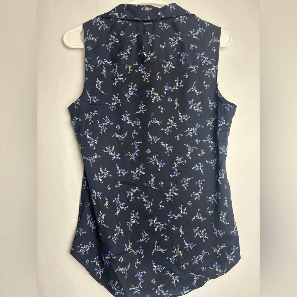 Ann Taylor
Small
Color Blue , Purple. White .yellow - Picture 4 of 6